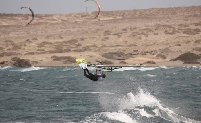 Silné větry na ostrově jsou vhodné pro windsurfing